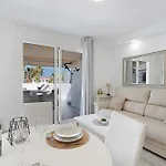 Island Village Heights Lägenhet
