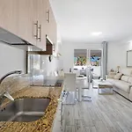 Apartment Island Village Heights