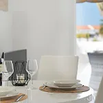 Island Village Heights Адехе