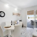 Apartment Island Village Heights *