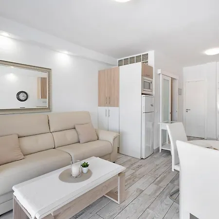 Island Village Heights * אדחה