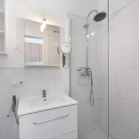 Island Village Heights Apartment *