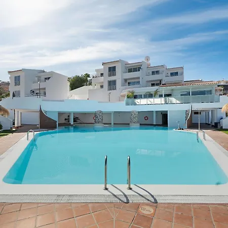 Island Village Heights Адехе