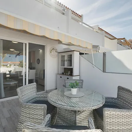 Island Village Heights Адехе