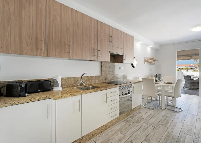 Апартаменты Island Village Heights Адехе