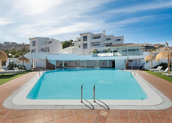 Island Village Heights Адехе