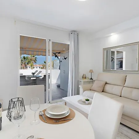 Island Village Heights Appartement